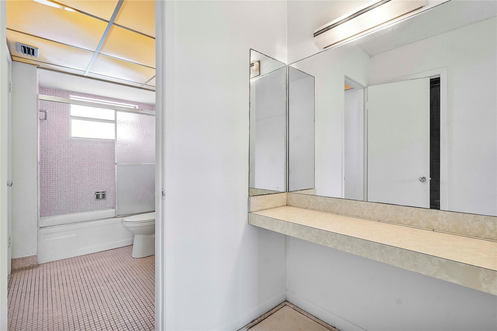 2900 NW 47th Terrace, Unit 303b, Lauderdale Lakes, FL 33313 Photo