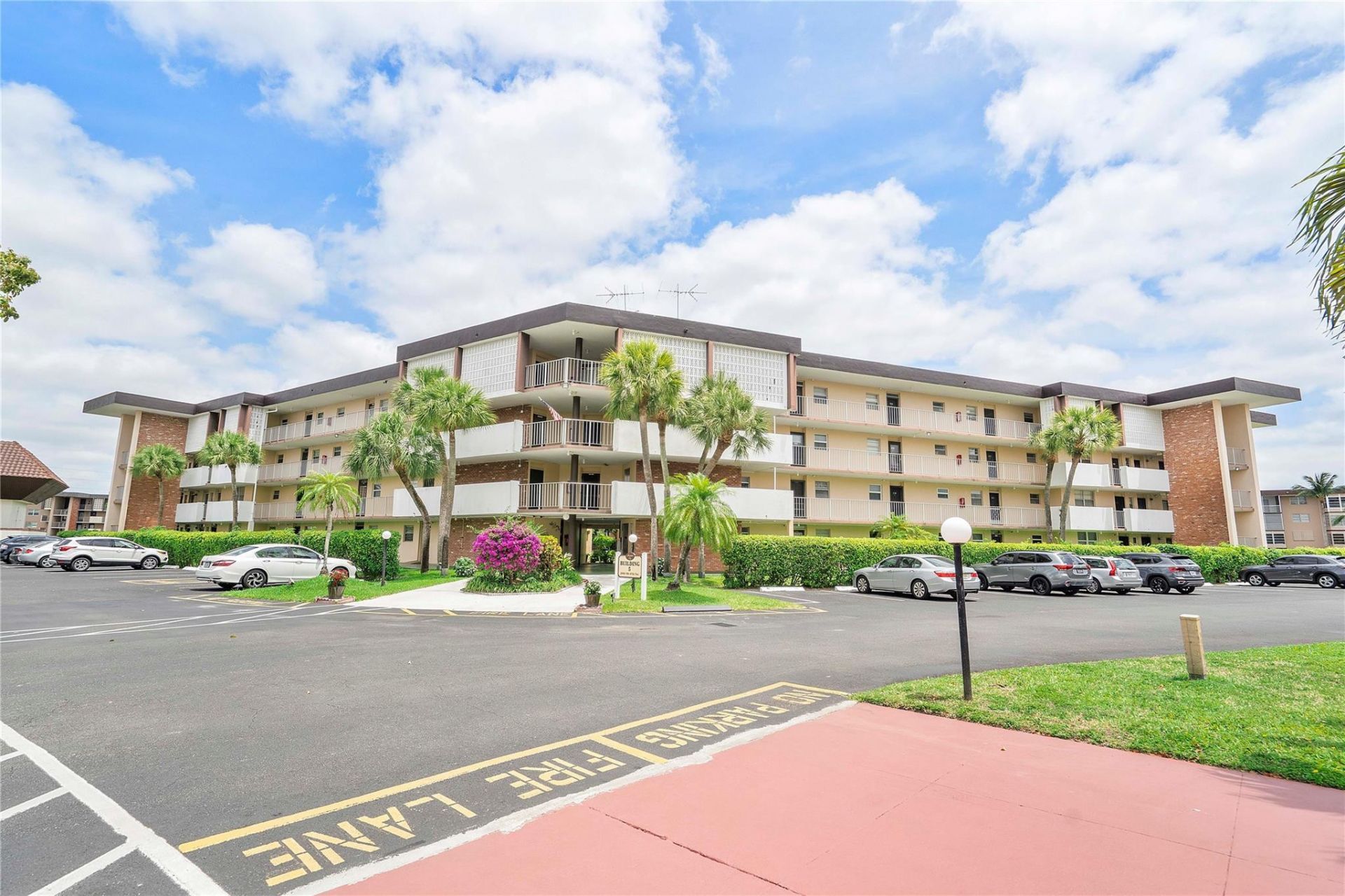 2900 NW 47th Terrace, Unit 303b, Lauderdale Lakes, FL 33313 Photo