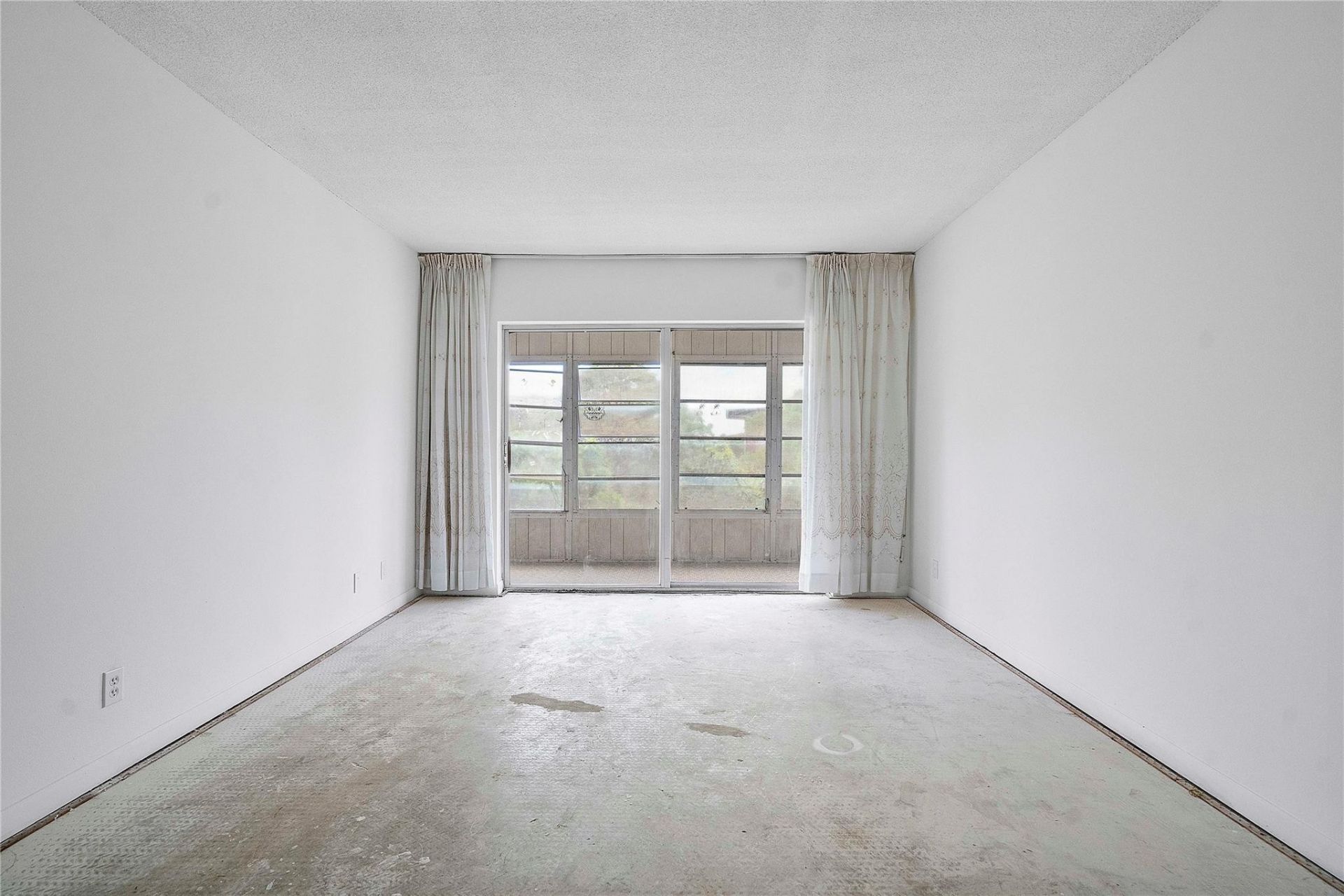 2900 NW 47th Terrace, Unit 303b, Lauderdale Lakes, FL 33313 Photo