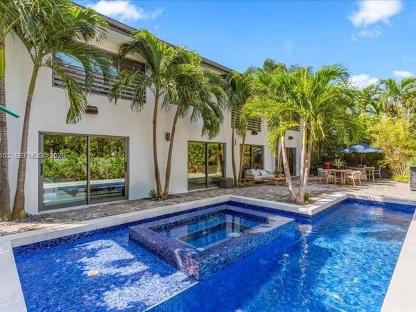 635 Curtiswood Dr, Key Biscayne, FL 33149