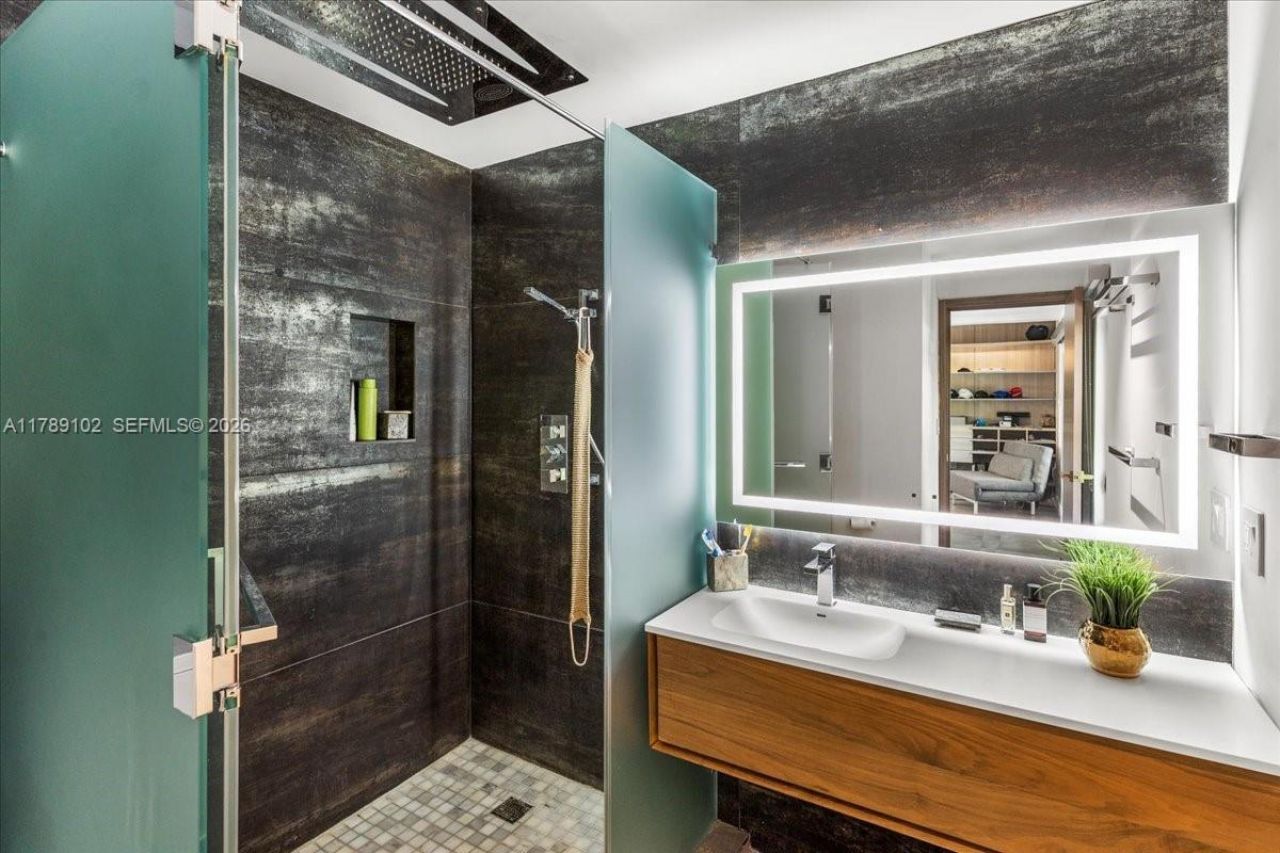 635 Curtiswood Dr, Key Biscayne, FL 33149 Photo