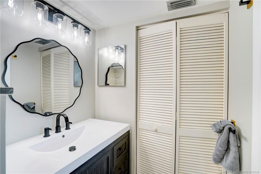 331 NE Golfview Circle, Stuart, FL 34996 Photo