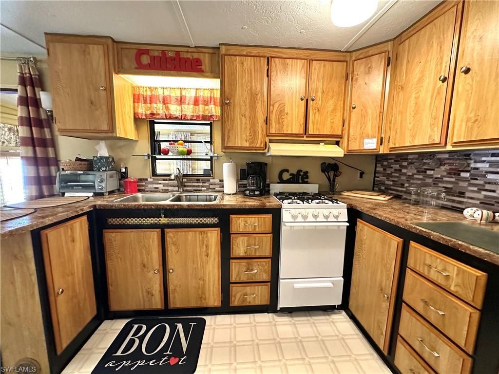 4520 Lafayette Ln E, Estero, FL 33928 Photo