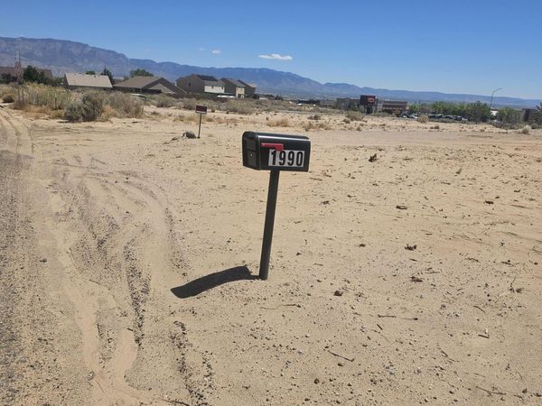 1990 12th Avenue SE, Rio Rancho, NM 87124