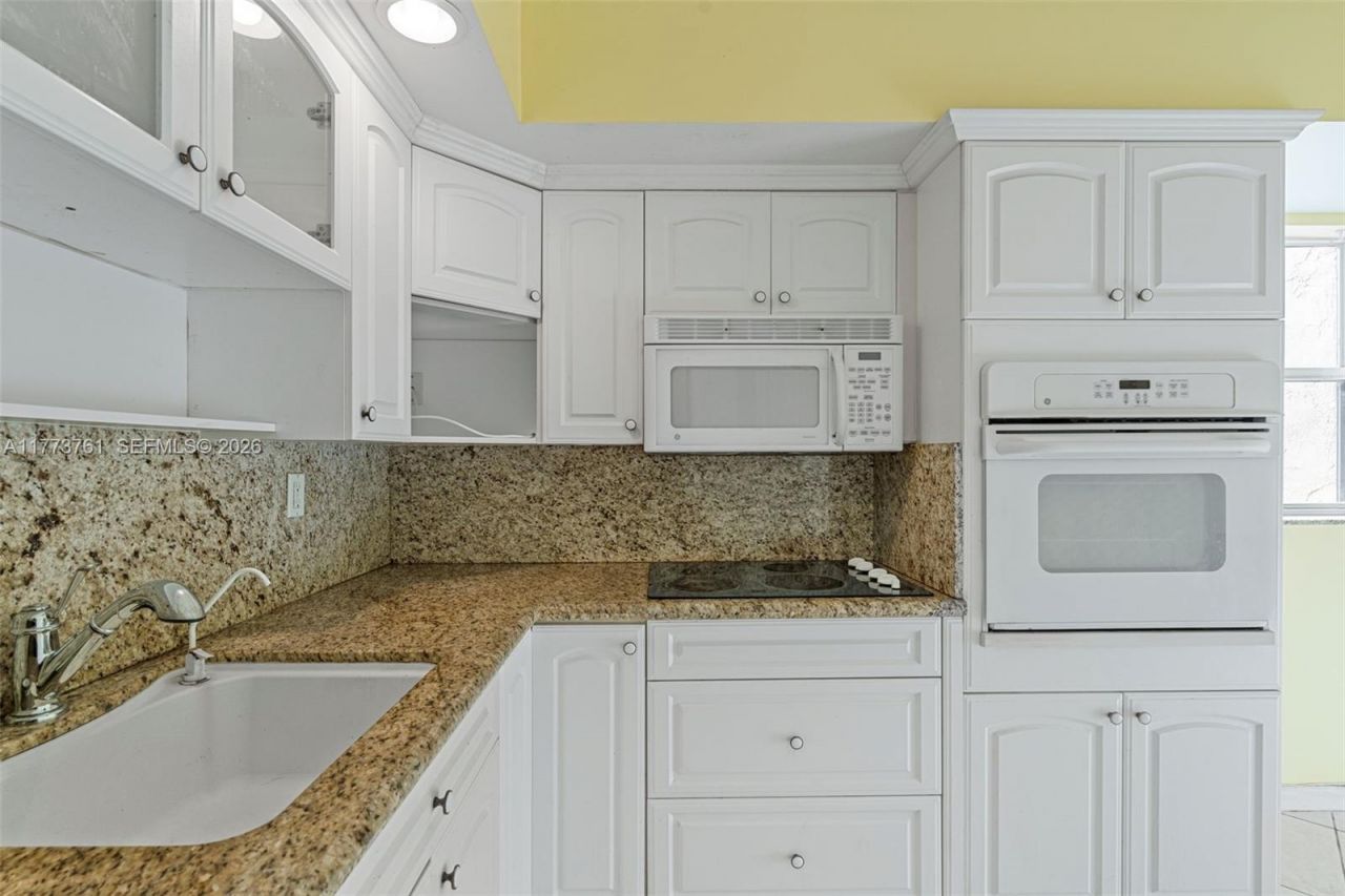 7200 Radice Ct, Unit 709, Lauderhill, FL 33319 Photo