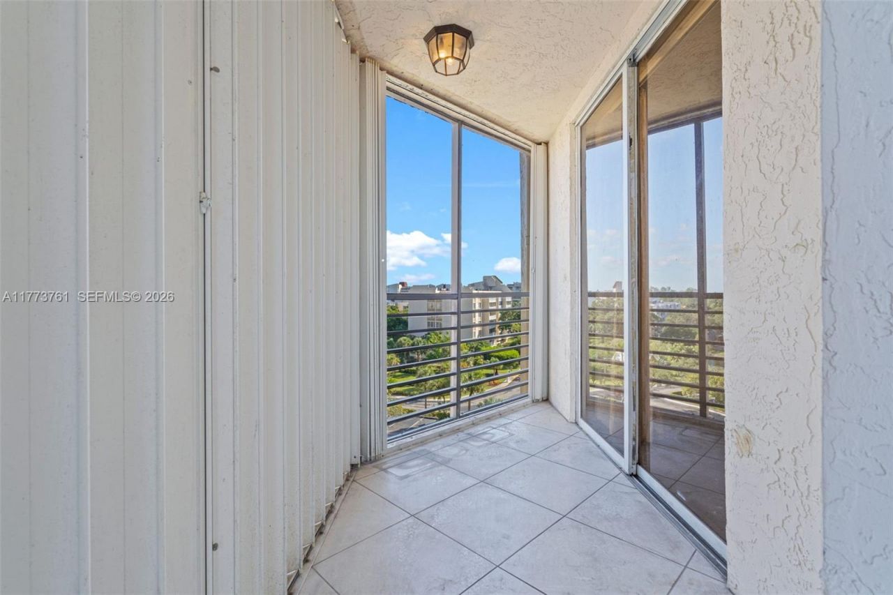 7200 Radice Ct, Unit 709, Lauderhill, FL 33319 Photo