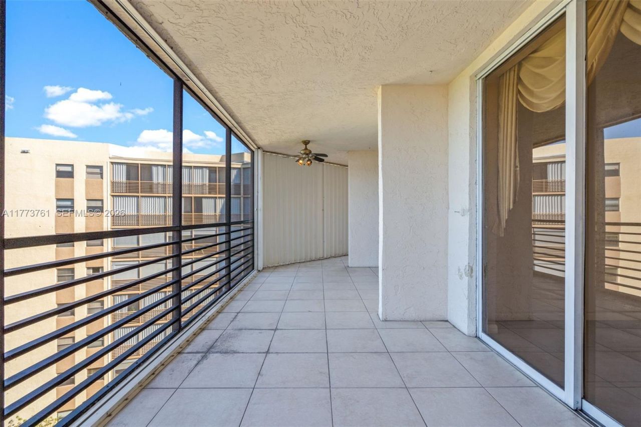 7200 Radice Ct, Unit 709, Lauderhill, FL 33319 Photo