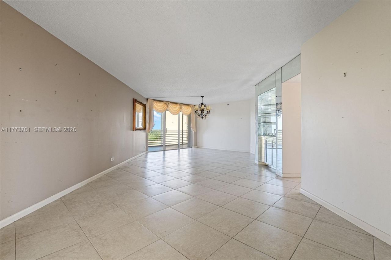 7200 Radice Ct, Unit 709, Lauderhill, FL 33319 Photo