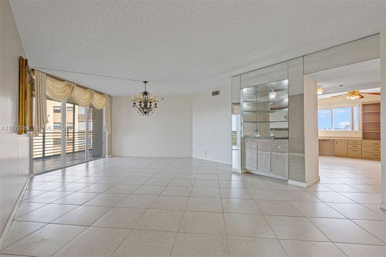 7200 Radice Ct, Unit 709, Lauderhill, FL 33319 Photo