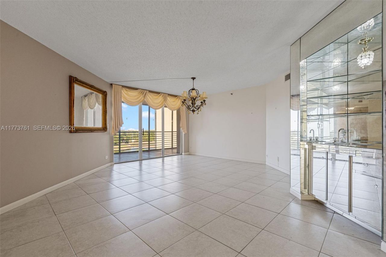 7200 Radice Ct, Unit 709, Lauderhill, FL 33319 Photo