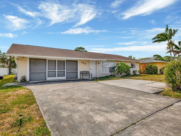 566 SE Floresta Drive, Port St. Lucie, FL 34983