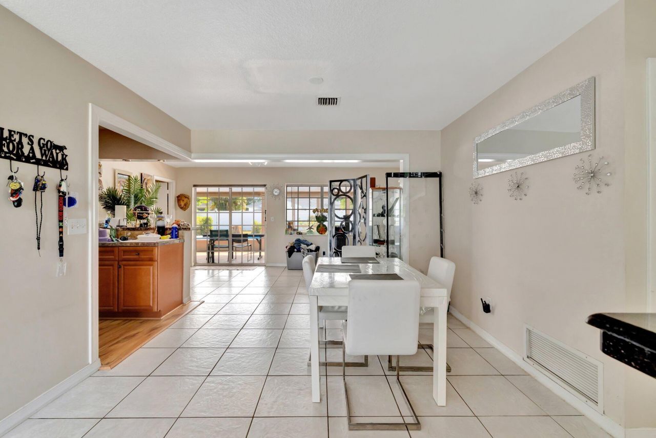 566 SE Floresta Drive, Port Saint Lucie, FL 34983 Photo