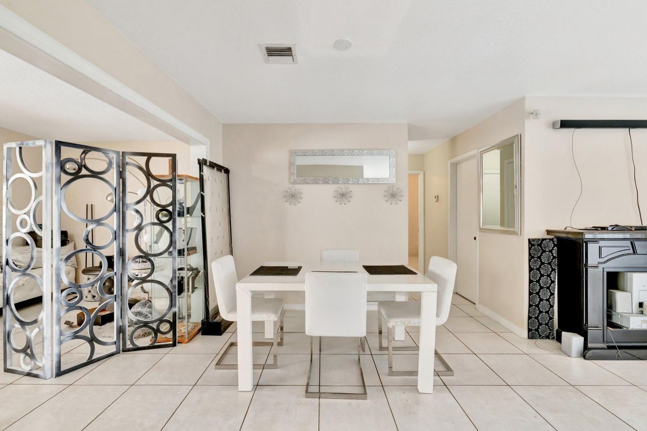 566 SE Floresta Drive, Port Saint Lucie, FL 34983 Photo