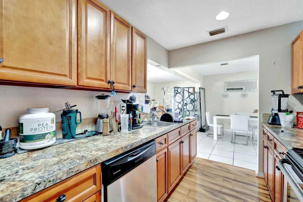 566 SE Floresta Drive, Port Saint Lucie, FL 34983 Photo