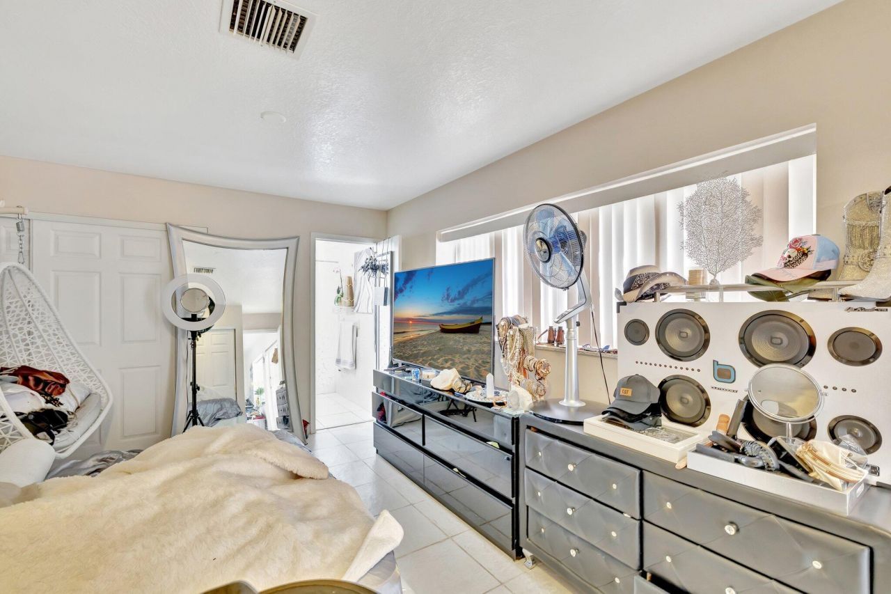 566 SE Floresta Drive, Port Saint Lucie, FL 34983 Photo