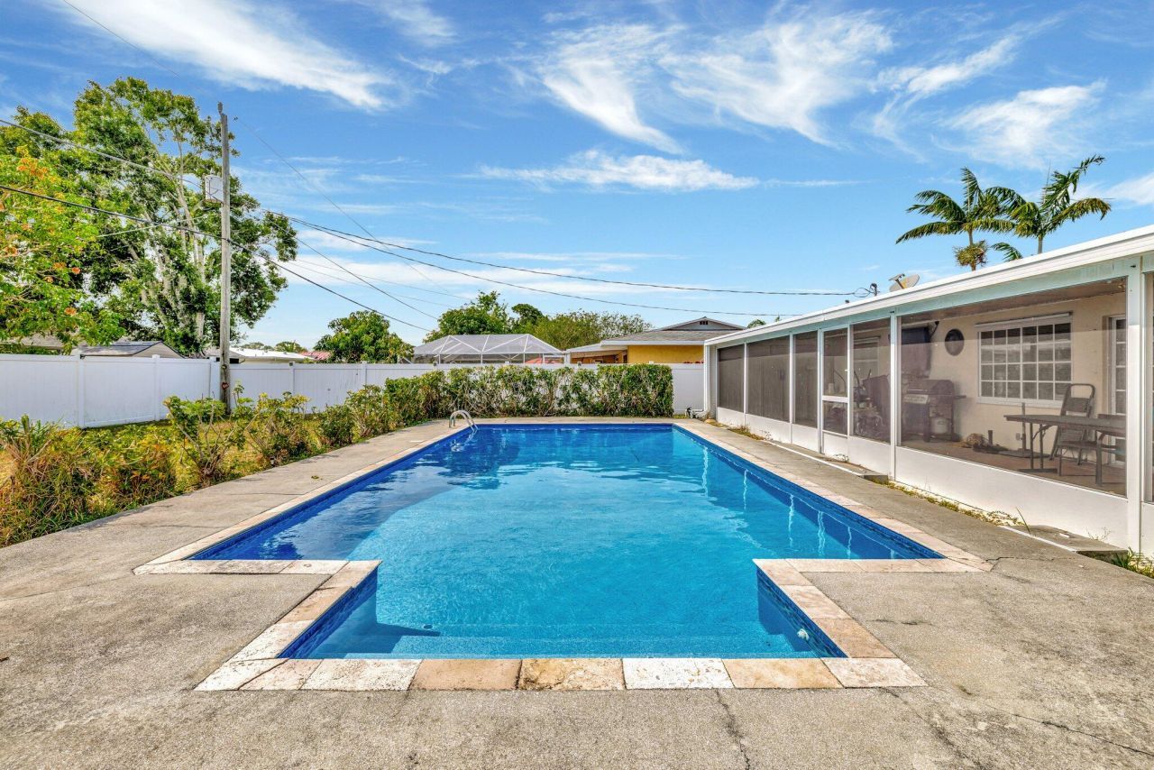 566 SE Floresta Drive, Port Saint Lucie, FL 34983 Photo