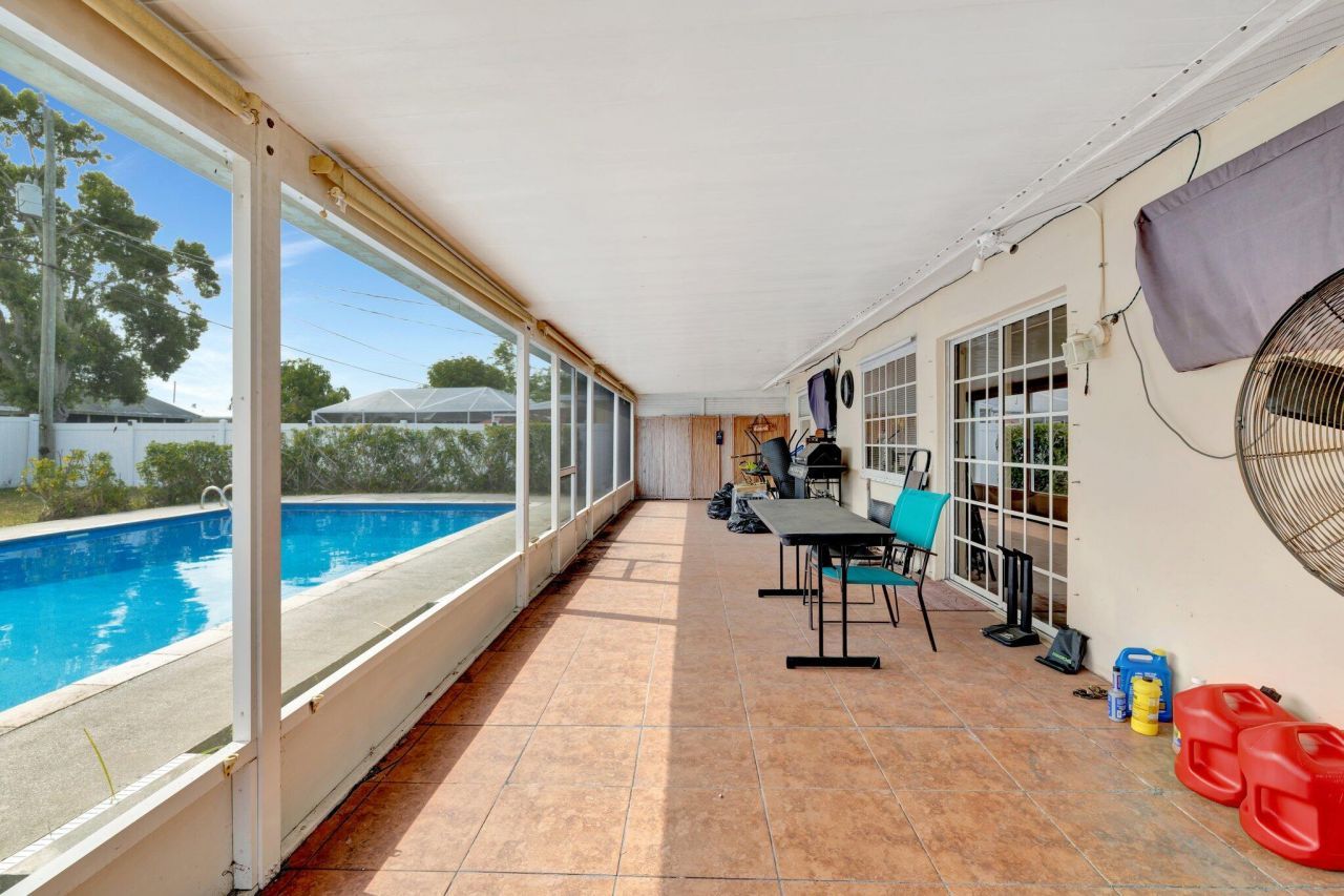 566 SE Floresta Drive, Port Saint Lucie, FL 34983 Photo