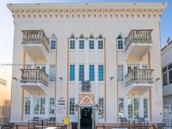 918 Ocean Dr, Unit 302, Miami Beach, FL 33139