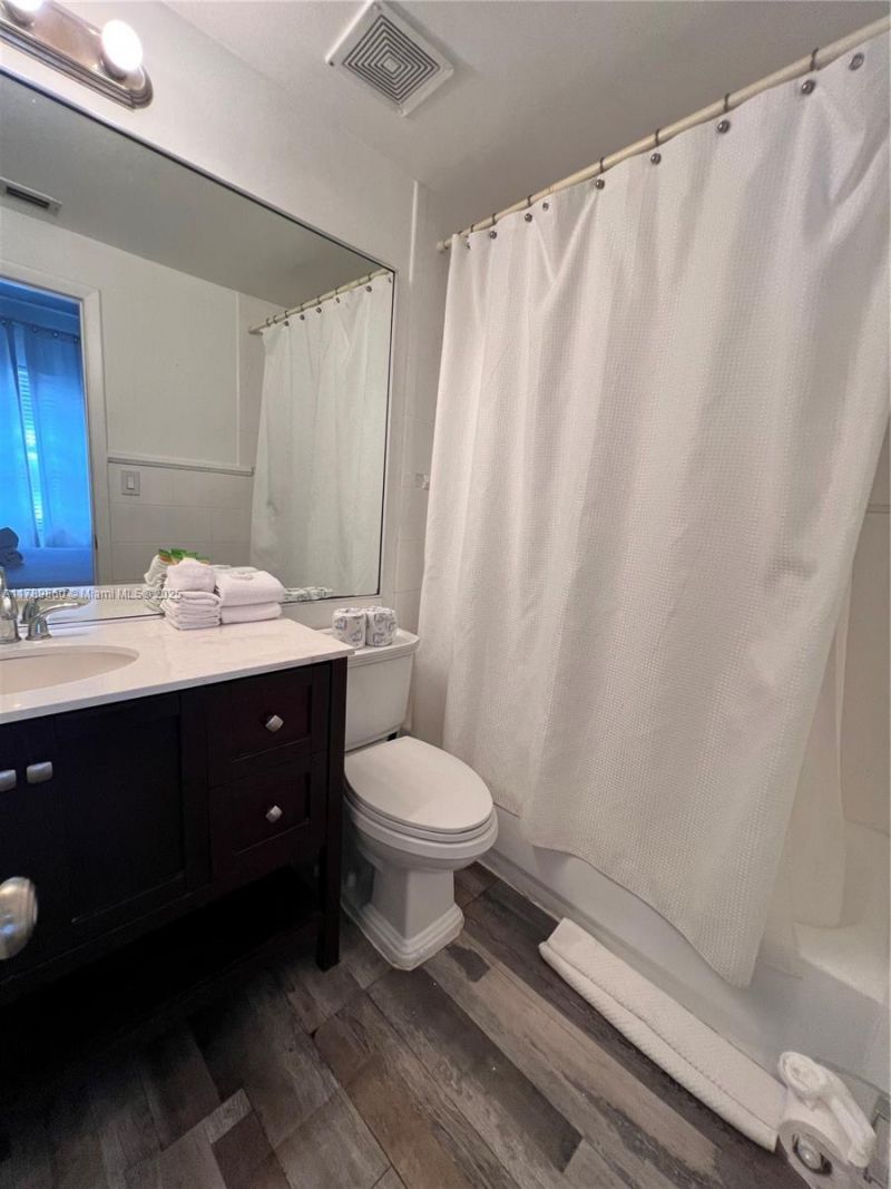 918 Ocean Dr, Unit 302, Miami Beach, FL 33139 Photo