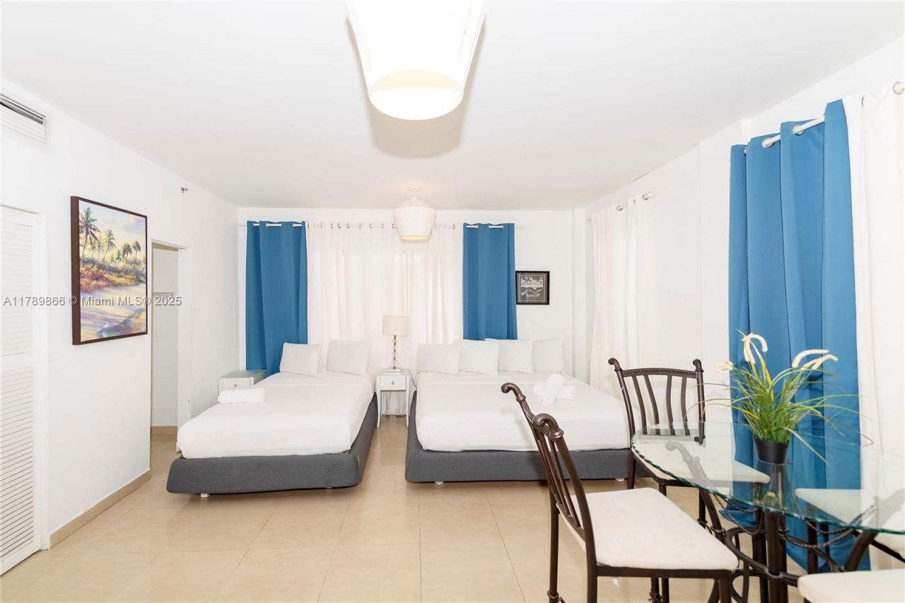 918 Ocean Dr, Unit 203, Miami Beach, FL 33139 Photo