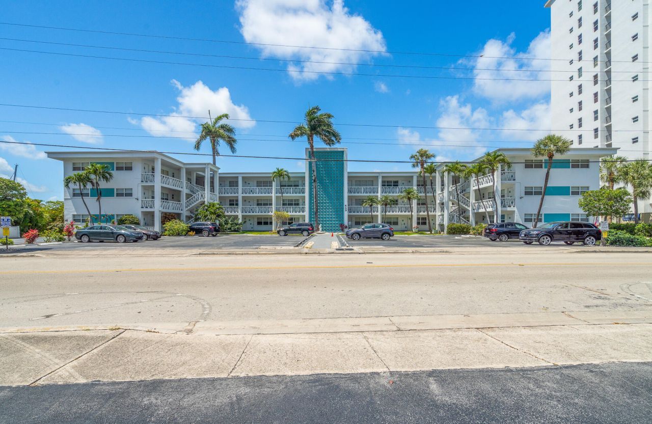 419 Golden Isles Drive, Unit 107, Hallandale Beach, FL 33009 Photo