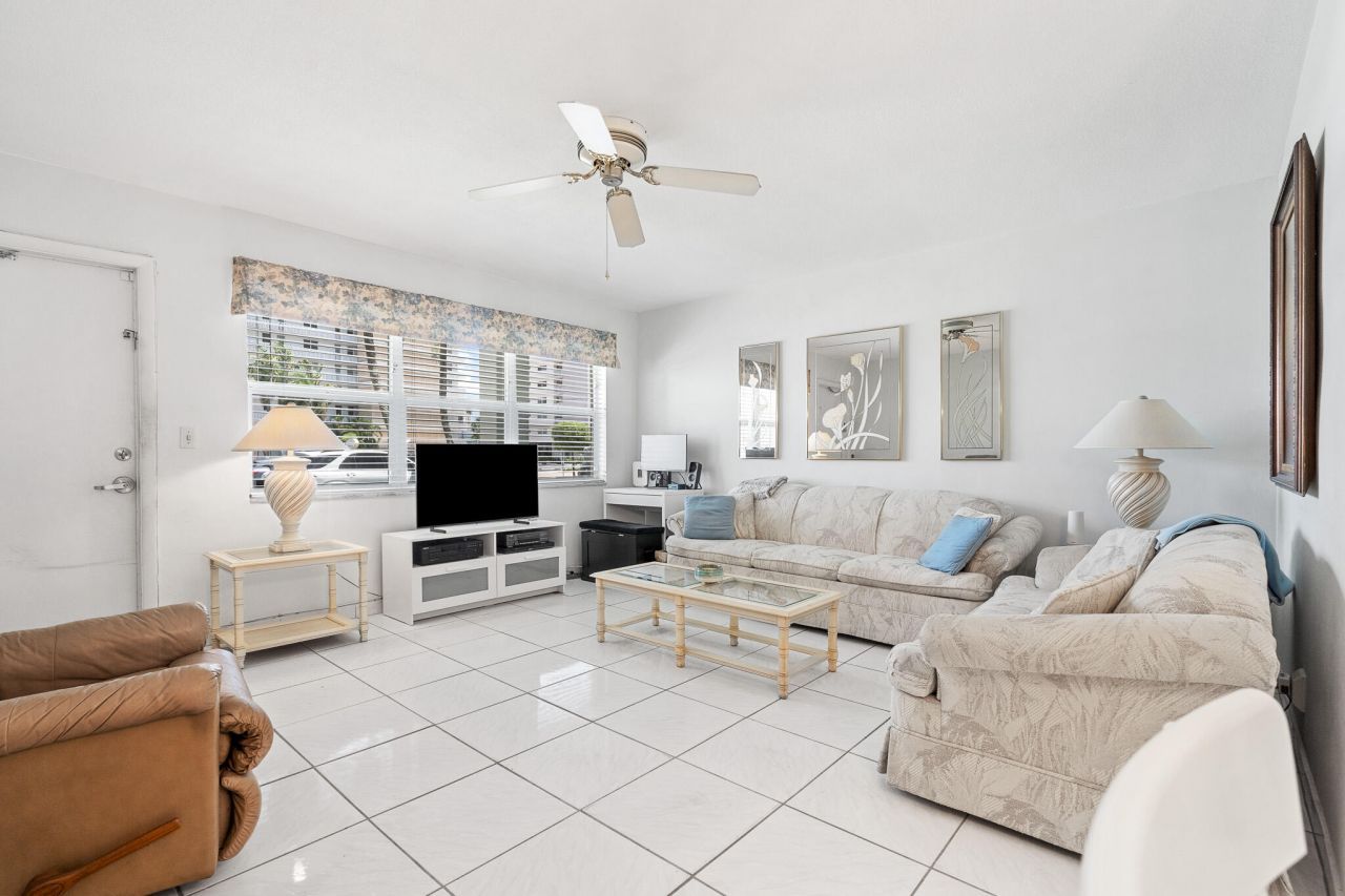 419 Golden Isles Drive, Unit 107, Hallandale Beach, FL 33009 Photo