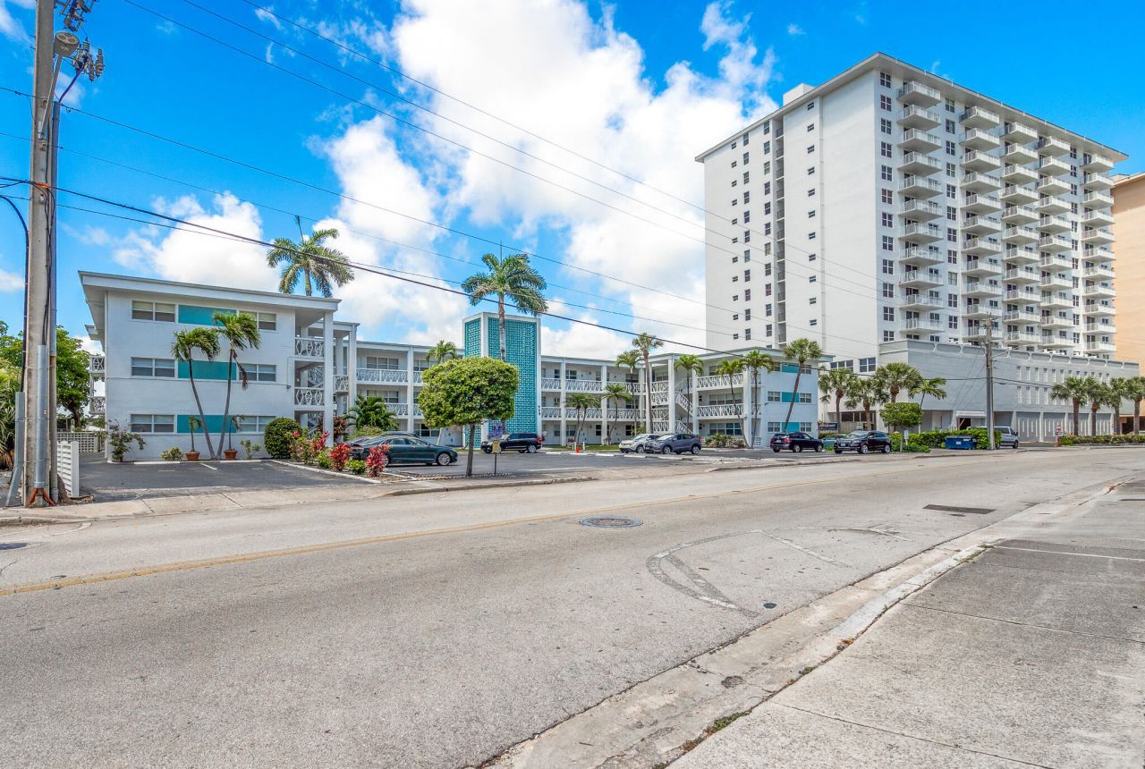 419 Golden Isles Drive, Unit 107, Hallandale Beach, FL 33009 Photo