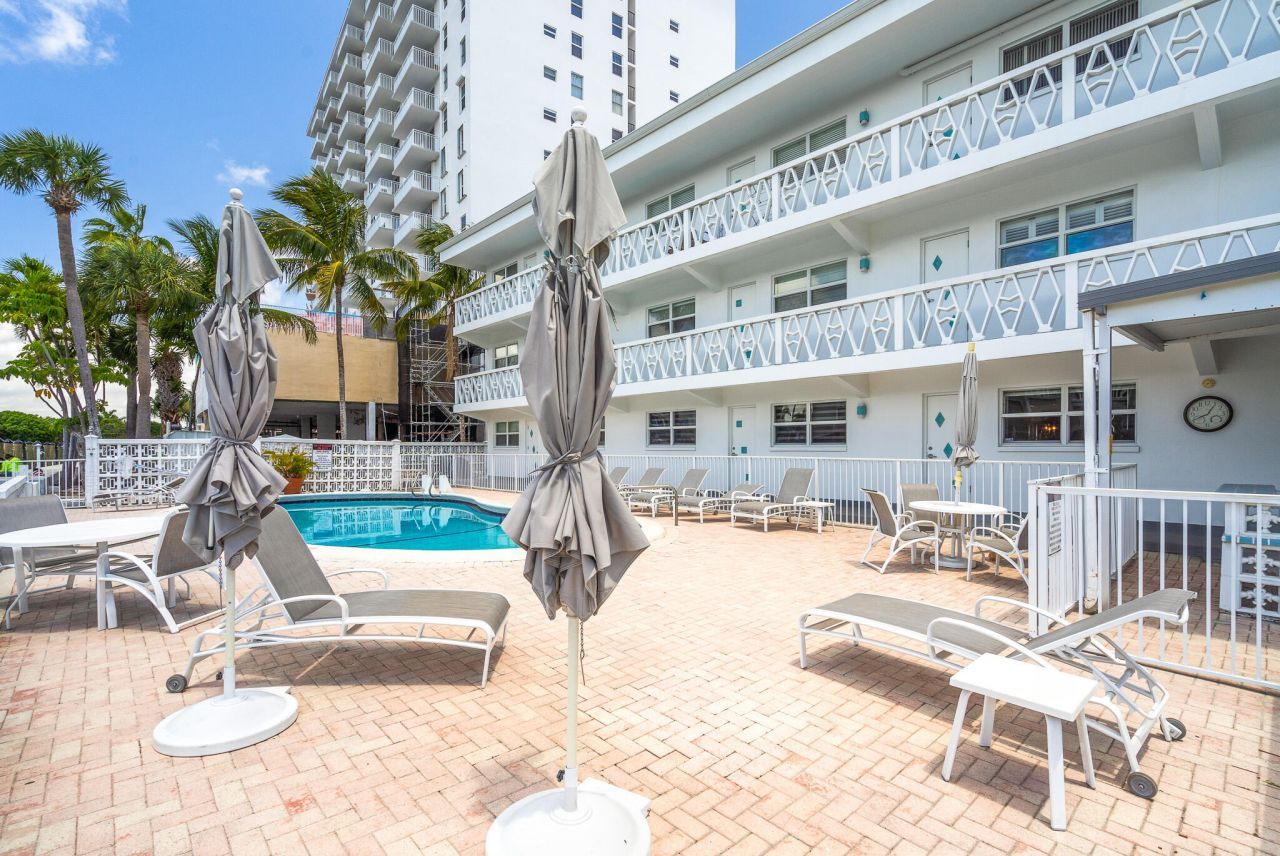 419 Golden Isles Drive, Unit 107, Hallandale Beach, FL 33009 Photo
