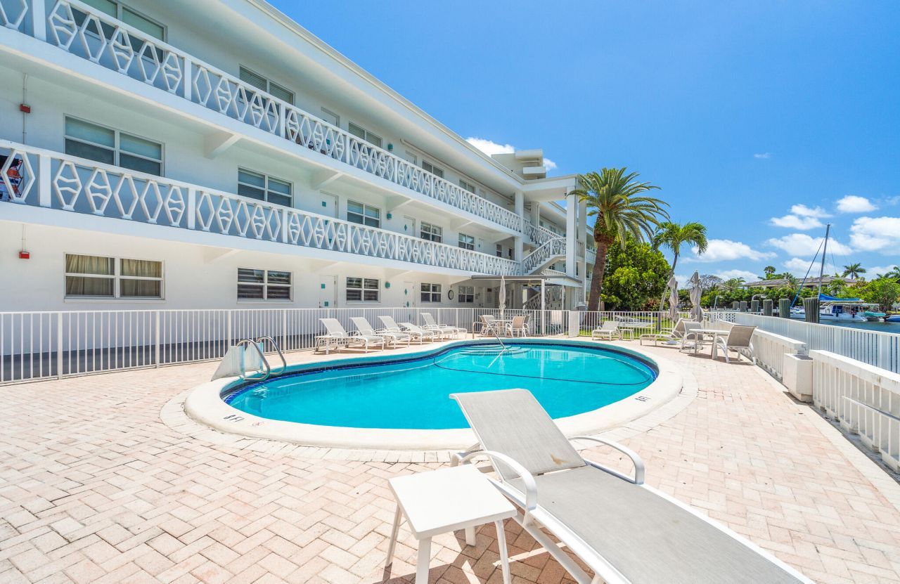 419 Golden Isles Drive, Unit 107, Hallandale Beach, FL 33009 Photo