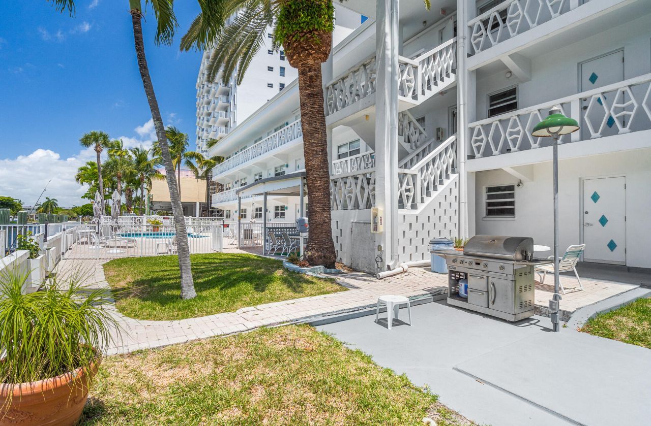 419 Golden Isles Drive, Unit 107, Hallandale Beach, FL 33009 Photo