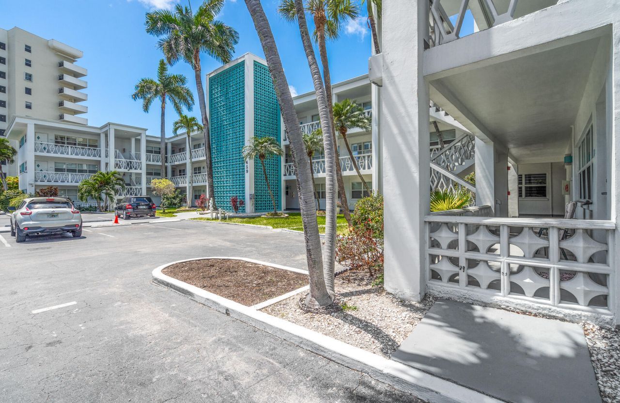 419 Golden Isles Drive, Unit 107, Hallandale Beach, FL 33009 Photo