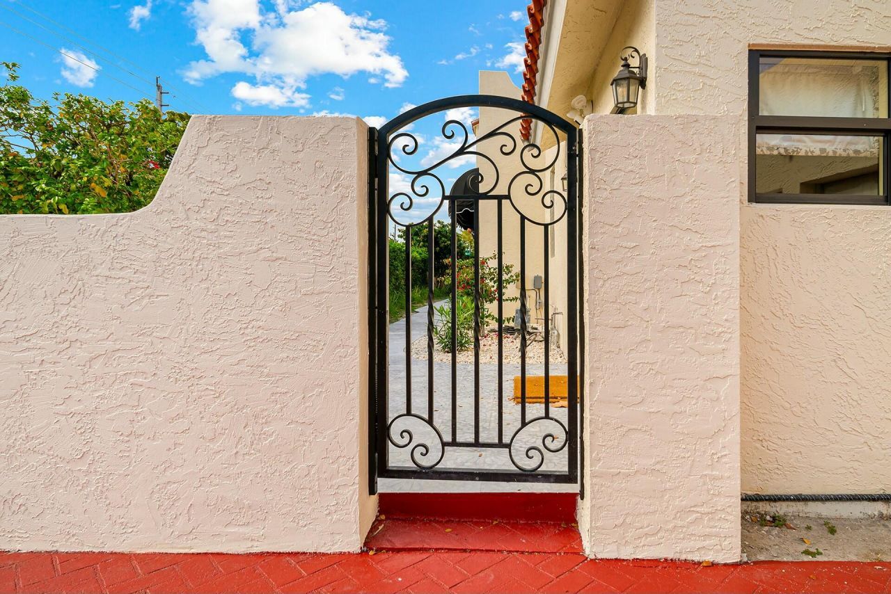 3714 S Olive Avenue, West Palm Beach, FL 33405 Photo