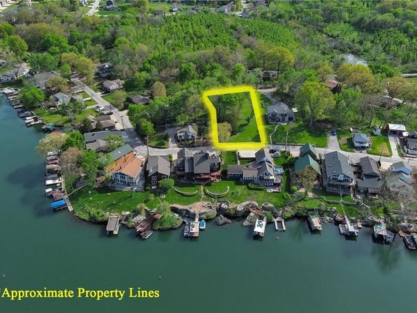 148 Beach Drive, Lake Tapawingo, MO 64015