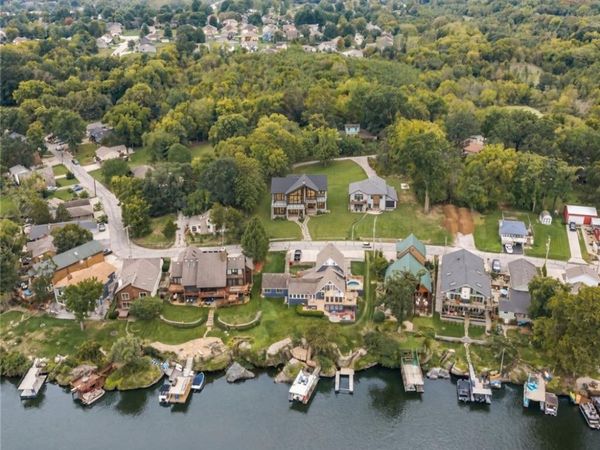 148 Beach Drive, Lake Tapawingo, MO 64015