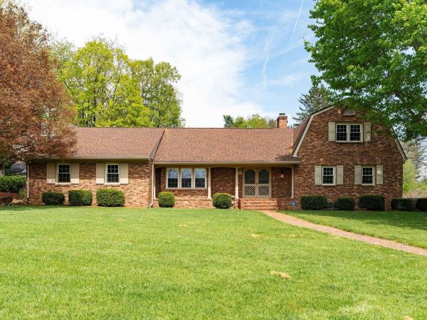 812 MEADOWBROOK RD, WAYNESBORO, VA 22980