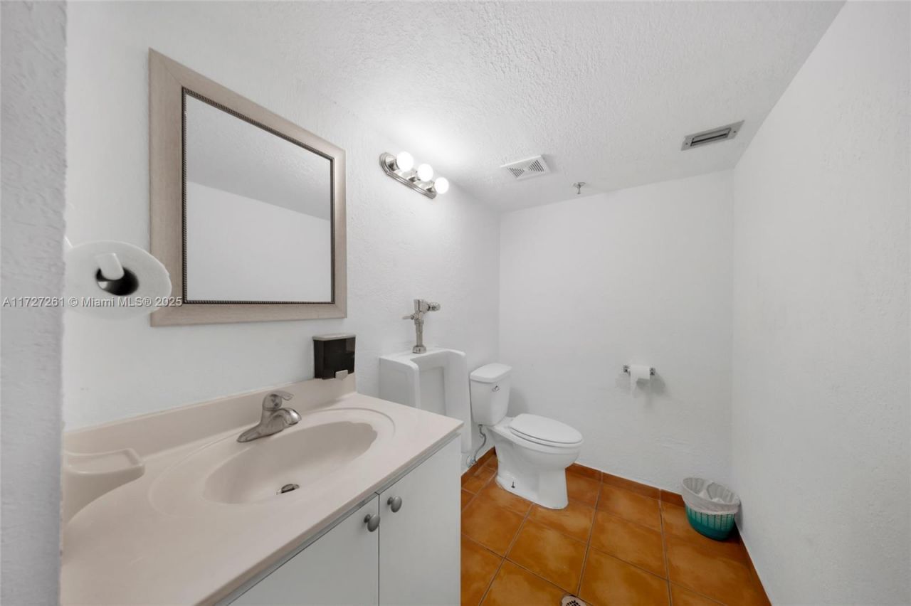 6830 Indian Creek Dr, Unit 1D, Miami Beach, FL 33141 Photo