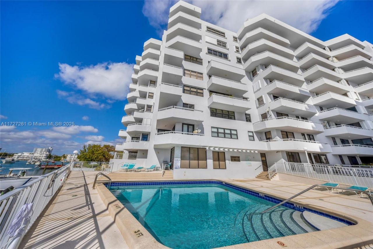 6830 Indian Creek Dr, Unit 1D, Miami Beach, FL 33141 Photo