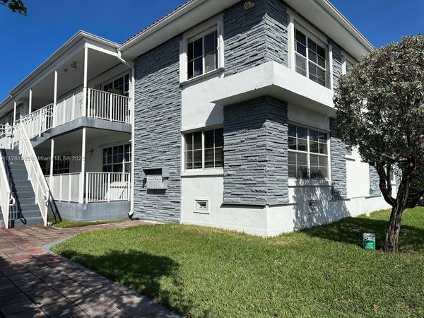 1065 97th St, Unit 1A, Bay Harbor Islands, FL 33154