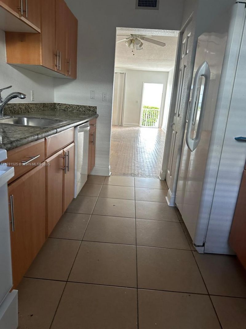 1065 97th St, Unit 1A, Bay Harbor Islands, FL 33154 Photo