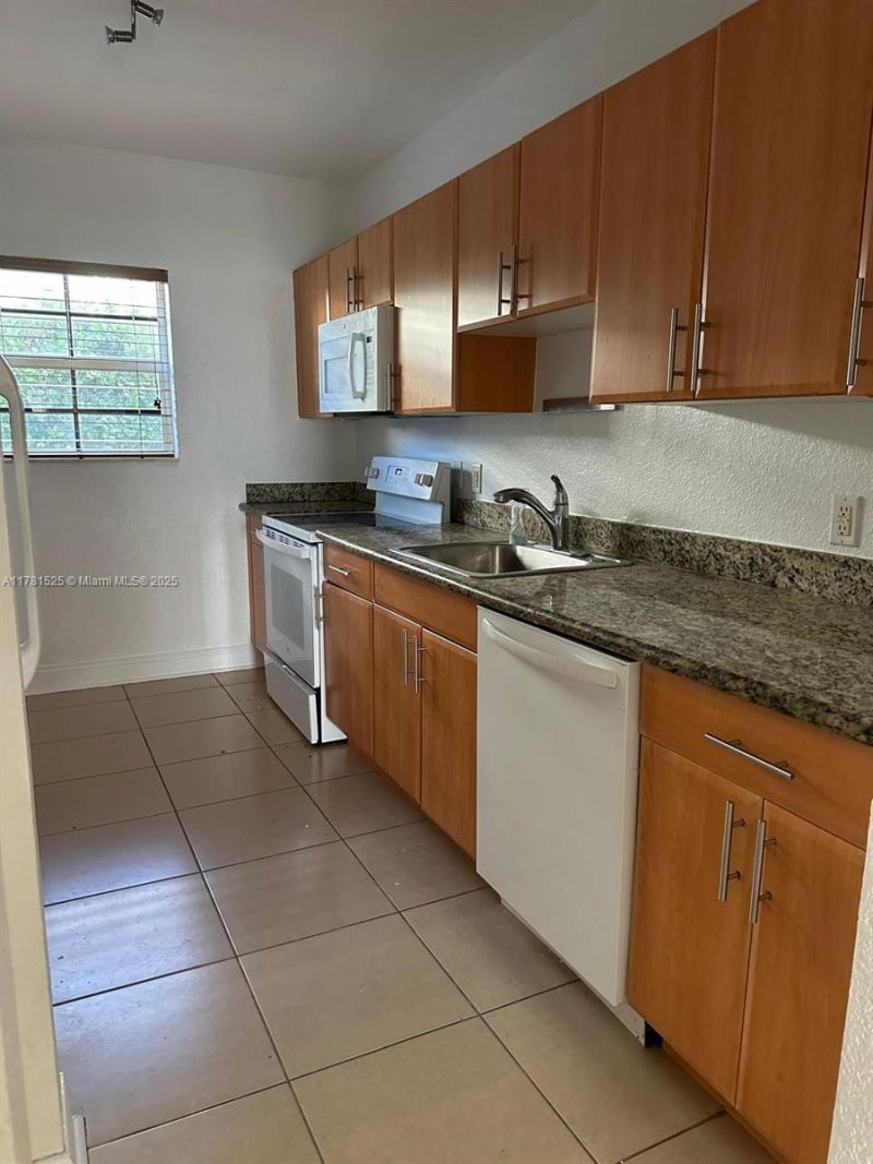 1065 97th St, Unit 1A, Bay Harbor Islands, FL 33154 Photo