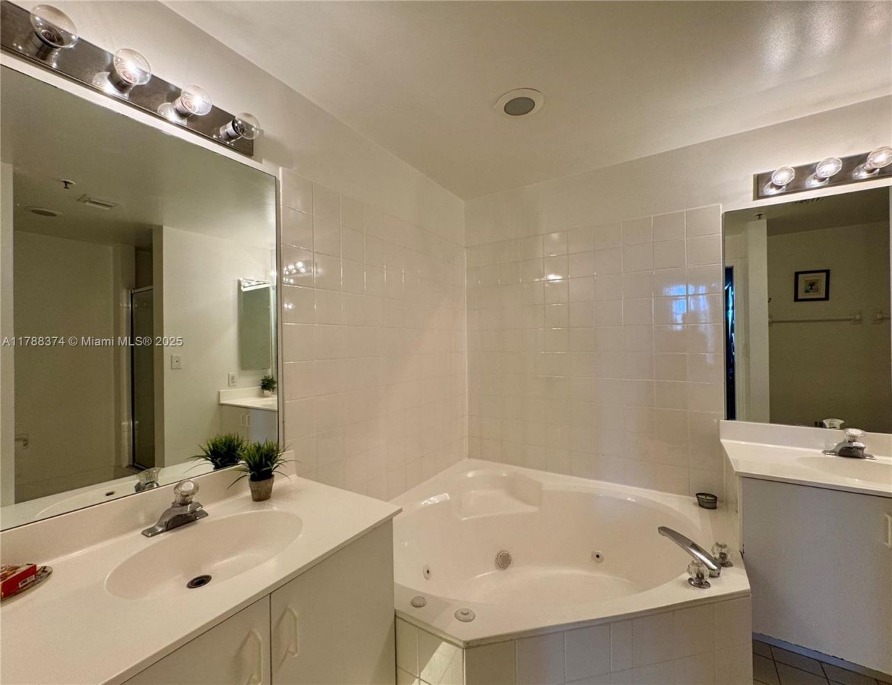 9805 NW 52nd St, Unit 420, Doral, FL 33178 Photo