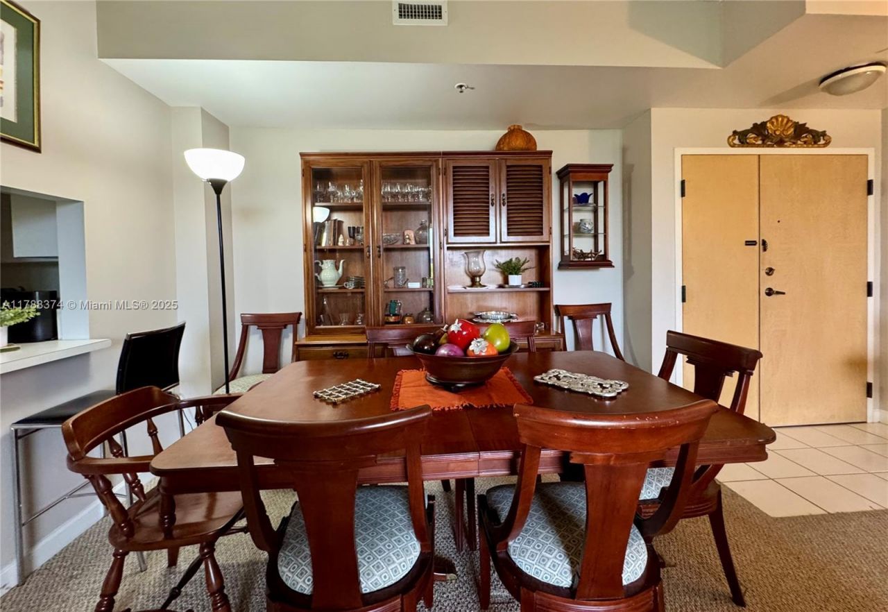 9805 NW 52nd St, Unit 420, Doral, FL 33178 Photo