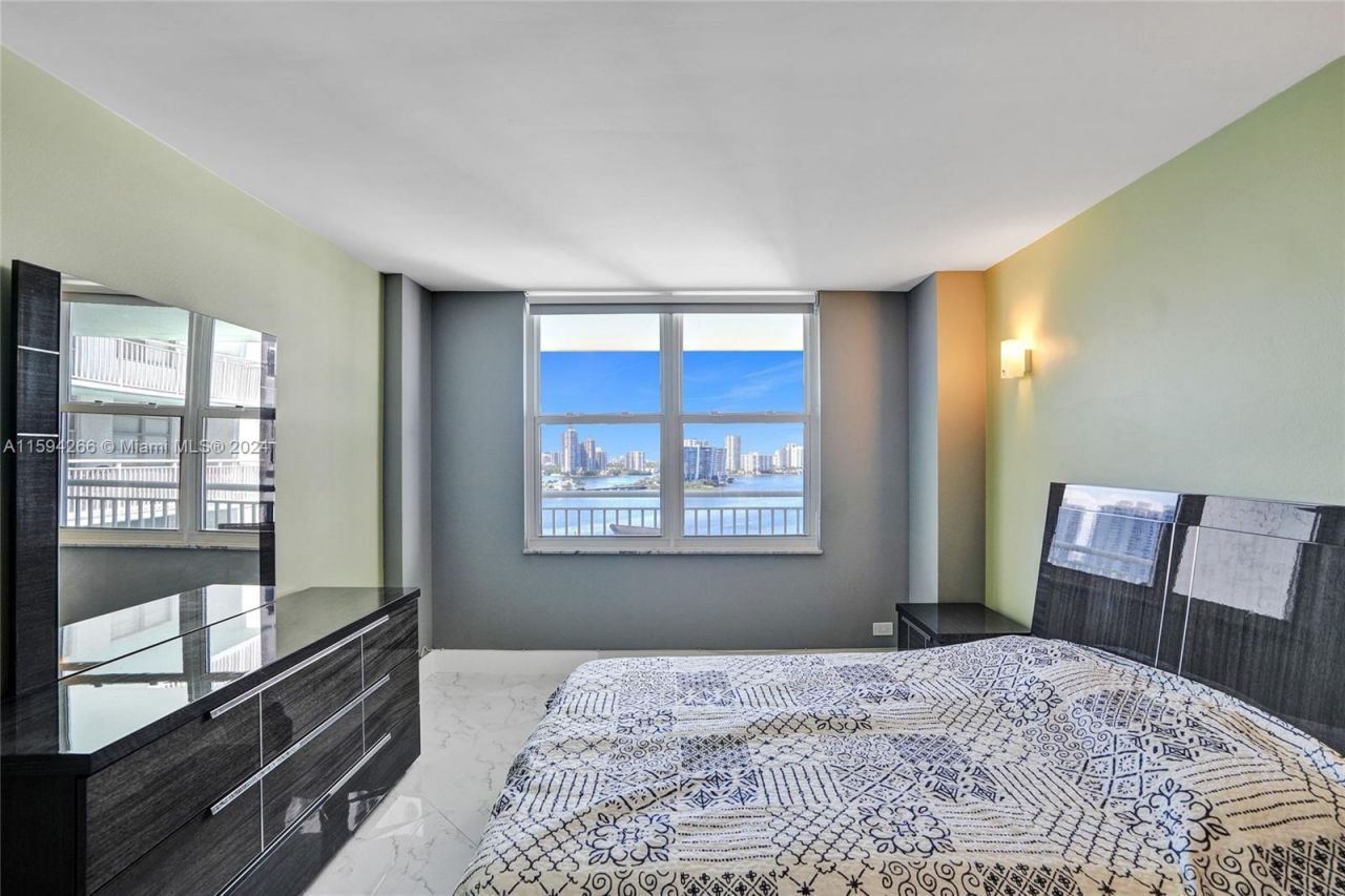 301 174th St, Unit 1701, Sunny Isles Beach, FL 33160 Photo