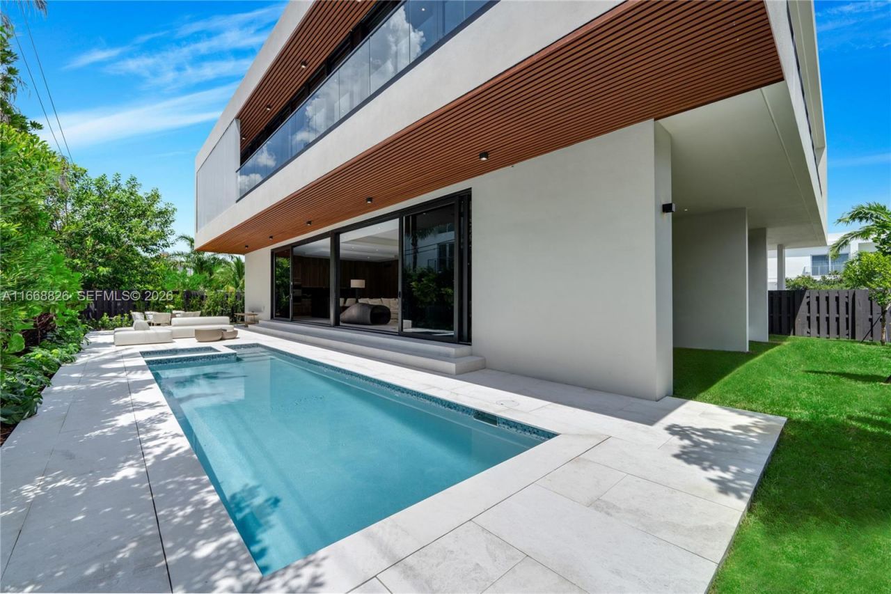 262 189th Ter, Sunny Isles Beach, FL 33160 Photo