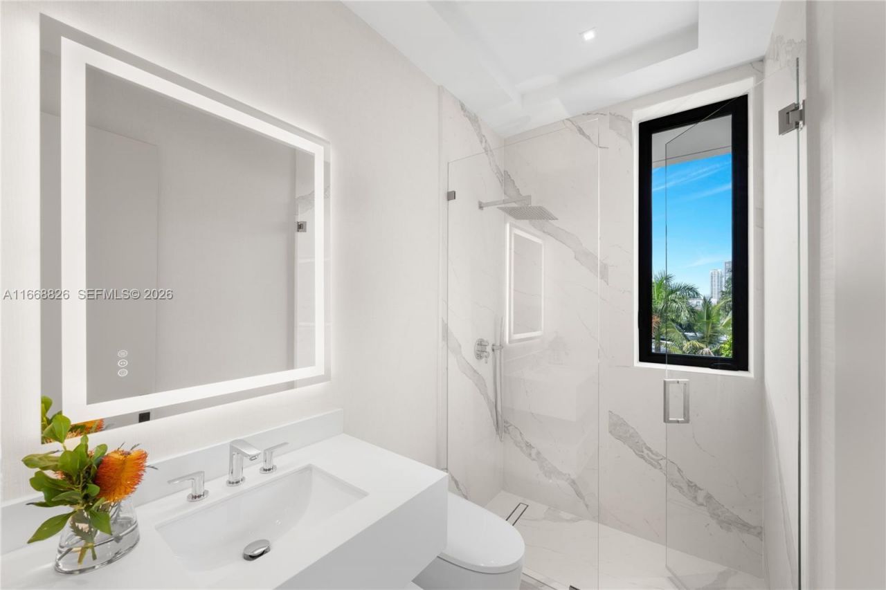 262 189th Ter, Sunny Isles Beach, FL 33160 Photo