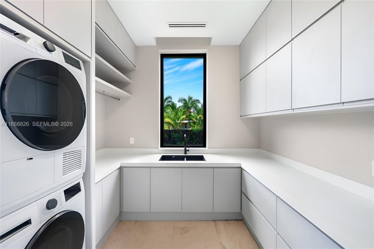 262 189th Ter, Sunny Isles Beach, FL 33160 Photo