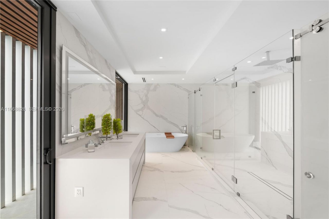 262 189th Ter, Sunny Isles Beach, FL 33160 Photo