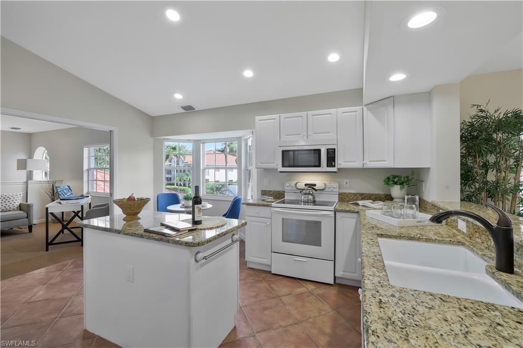 6230 Reserve Cir, Unit 703, Naples, FL 34119 Photo