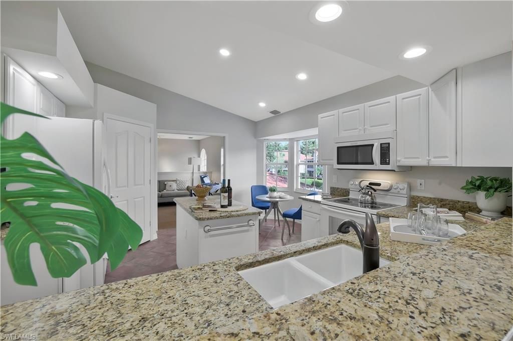 6230 Reserve Cir, Unit 703, Naples, FL 34119 Photo