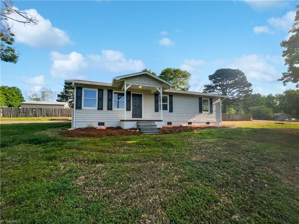 3916 Rollingwood Court, Trinity, NC 27370 Main Photo